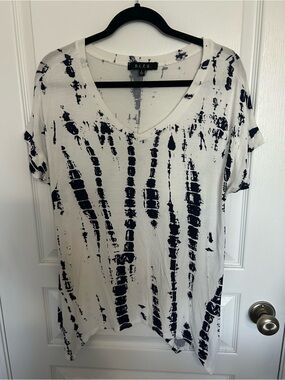 B.L.E.U. White & Black Tie-Dye V-Neck Short Sleeve Top